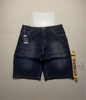 (Category: ) located in . Submitted by y2k.luxury.streetwear.outdoor (Listing ID 1346618059, Image 1). Description: .
