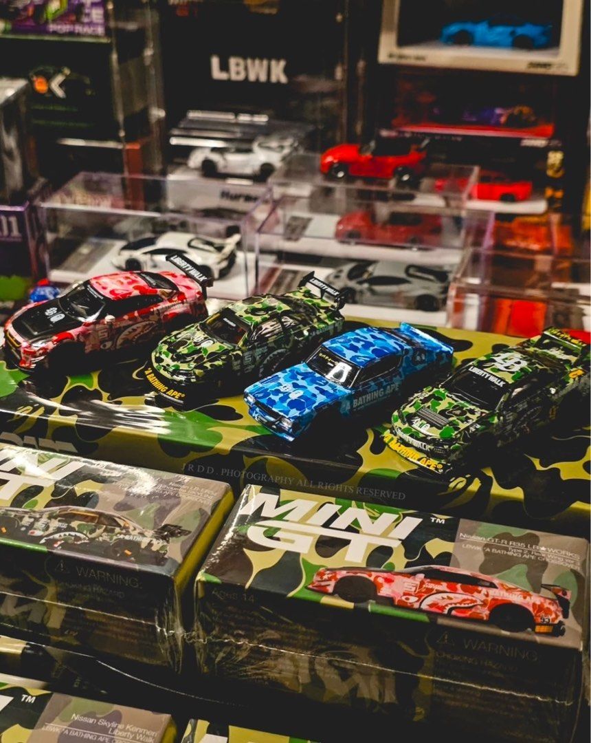 MINIGT LBWK x BAPE + TOP SECRET 9台セット BAPE X LBWK 】NISSAN 1/64 4PCS SET | bape.com