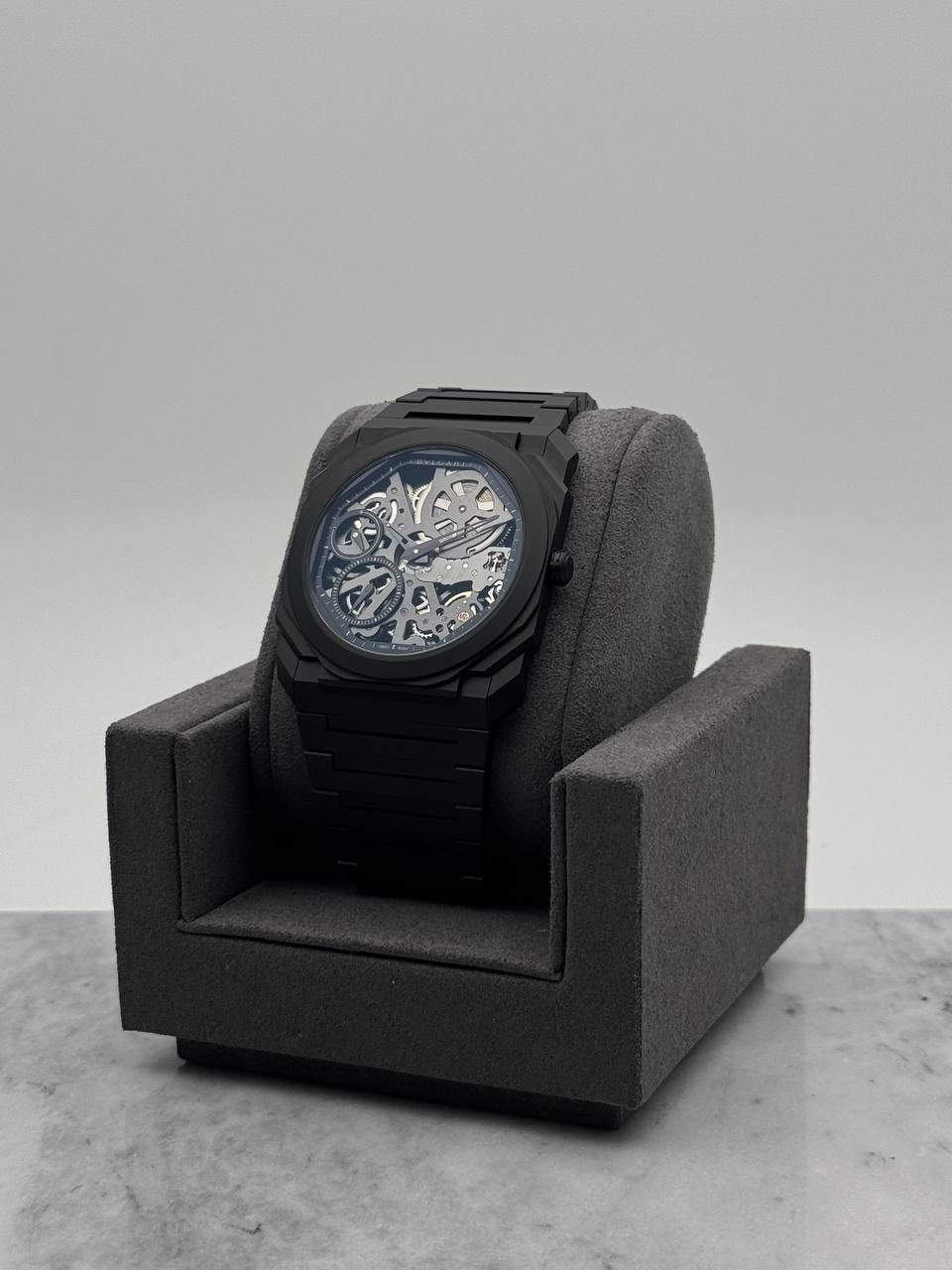 Bvlgari Octo Finissimo Skeleton Ceramic 103126 • 2022 • Box & Papers (Category: Watches) located in Singapore. Submitted by timetells (Listing ID 1346547321, Image 3). Description: Brand: Bvlgari Model: Octo Finissimo Reference Number: 103126 Year: 2022 Case Size: 40mm Material: Ceramic Dial: Skeleton Strap: Ceramic Power Reserve: 65 Hours Caliber: Caliber BVL 128 SK Condition: • Used Condition • Very well kept • Movement working well • No dings 