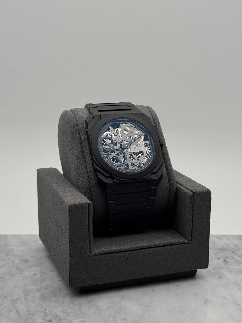 Bvlgari Octo Finissimo Skeleton Ceramic 103126 • 2022 • Box & Papers (Category: Watches) located in Singapore. Submitted by timetells (Listing ID 1346547321, Image 2). Description: Brand: Bvlgari Model: Octo Finissimo Reference Number: 103126 Year: 2022 Case Size: 40mm Material: Ceramic Dial: Skeleton Strap: Ceramic Power Reserve: 65 Hours Caliber: Caliber BVL 128 SK Condition: • Used Condition • Very well kept • Movement working well • No dings 
