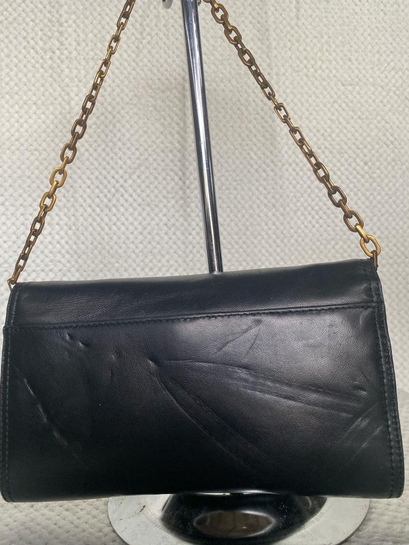 Tough Chain Sling accordion Bag (Category: Purses & Pouches) located in Taguig. Submitted by lhet-lhet (Listing ID 1339799041, Image 3). Description: 💎PRELOVED💎 👜 size 9w x 5 1/2 H inches 👜Genuine Leather Material 👜card slot/ 3 compartments 👜Chain Long Strap 👜NO FLAWS : with Minimal RUBS and DENTS as a sign of usage (see photos) looks new inside. ready to use! 👜No refund/No Exchange 🦩 Items are PRELOVED , So Manage your Expectation 📌 It