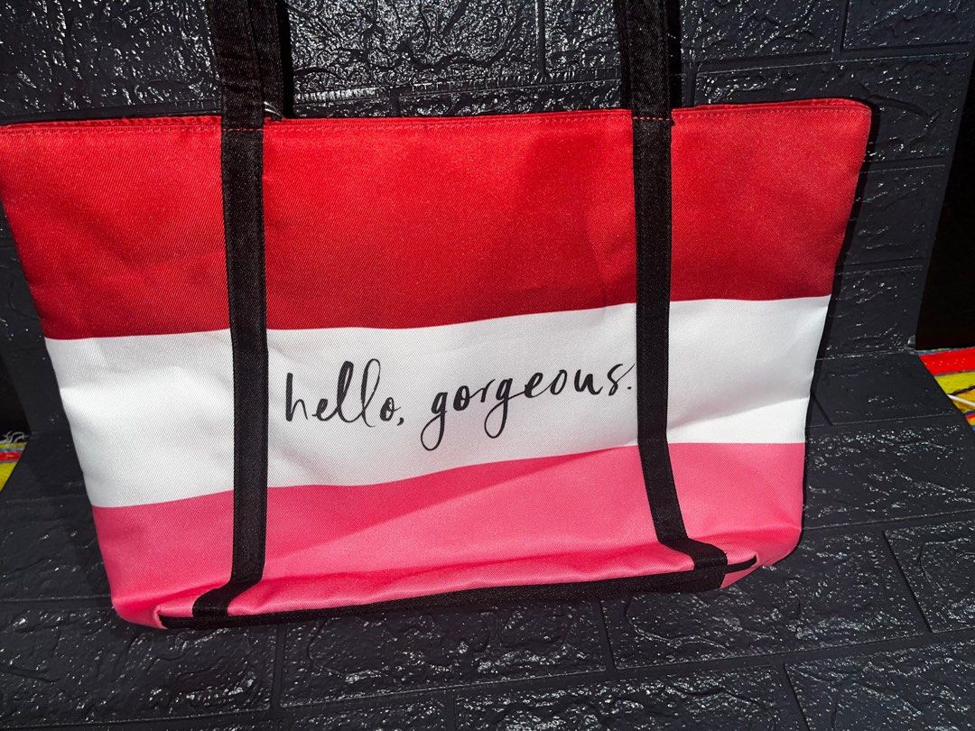 Clinique x Kate Spade Tote Bag (Category: Luxury Bags & Wallets) located in Tagum. Submitted by gigai (Listing ID 1346665804, Image 2). Description: Brandnew.