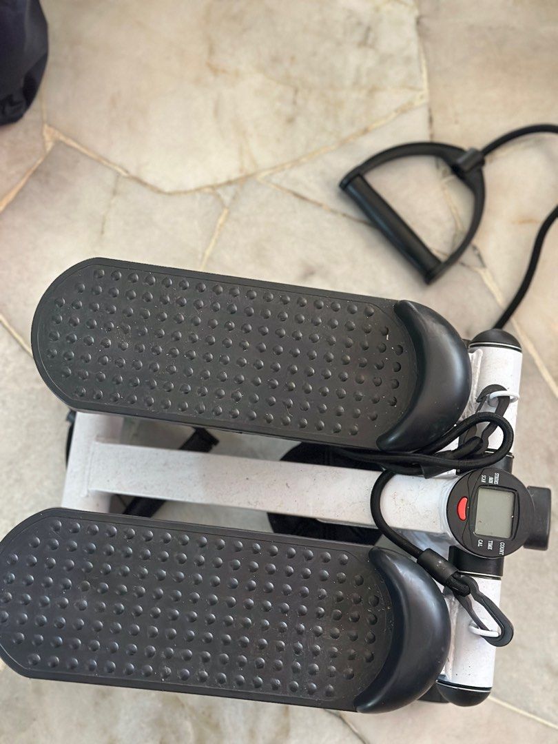 Exercise Macine (Category: Other Home Furniture) located in Petaling Jaya. Submitted by fujifanboy (Listing ID 1346523720, Image 1). Description: Dont know how to use..