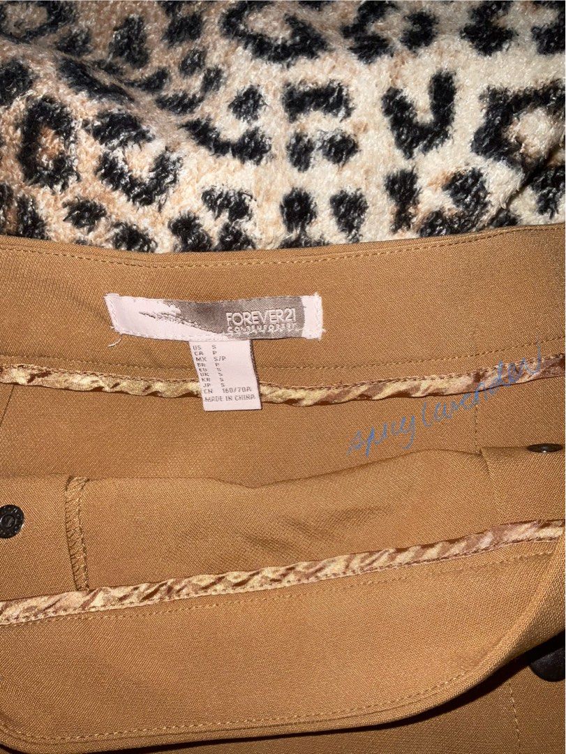 F21 skirt small brown khaki (Category: Skirts) located in Cabuyao City. Submitted by spicylavender (Listing ID 1346537947, Image 2). Description: .