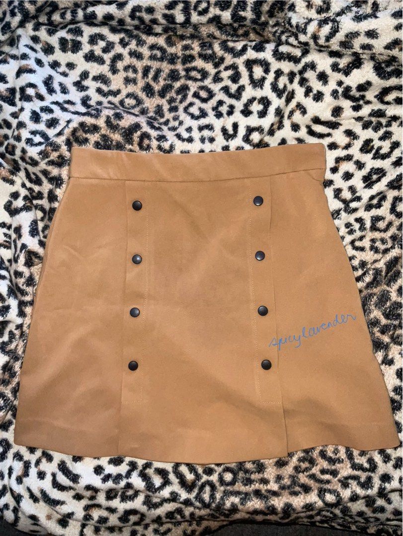 F21 skirt small brown khaki (Category: Skirts) located in Cabuyao City. Submitted by spicylavender (Listing ID 1346537947, Image 1). Description: .