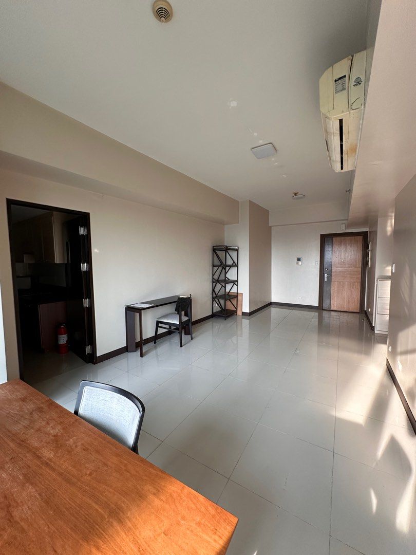 For Rent 2Br @ 8 Forbestown BGC (Category: Apartments & Condos) located in Makati City. Submitted by donangelob (Listing ID 1346622559, Image 3). Description: Please read: *No Brokers / No Sales Agents* *Direct Tenants Only* For Rent 2 Bedroom 2 Toilet & Bath 1 Parking (B2-63) Semi-furnished *Nearby Commercial Araa * Facing Manila Golf Club *Pet allowed *Mid-Floor *Willing to change brand new Ac *Minimum: 2 yrs rent #Sept2026 -——— .