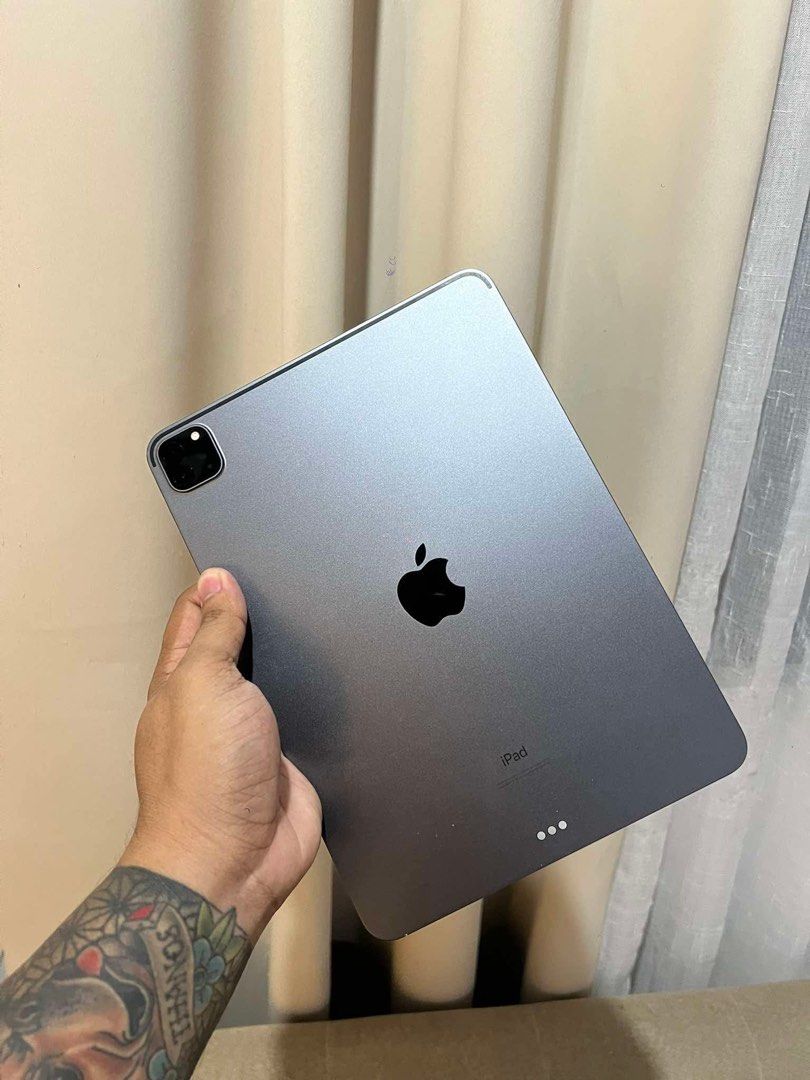 FOR SALE OR SWAP SA MACBOOK PRO (Category: iPad) located in Quezon City. Submitted by jerome2929 (Listing ID 1346667611, Image 3). Description: FOR SALE RUSHHH OR SWAP SA MACBOOK PRO IPAD PRO 2020 11 INCH 128GB WITH NEWLY KEYBOARD AND CASE 30,000 ONLY.