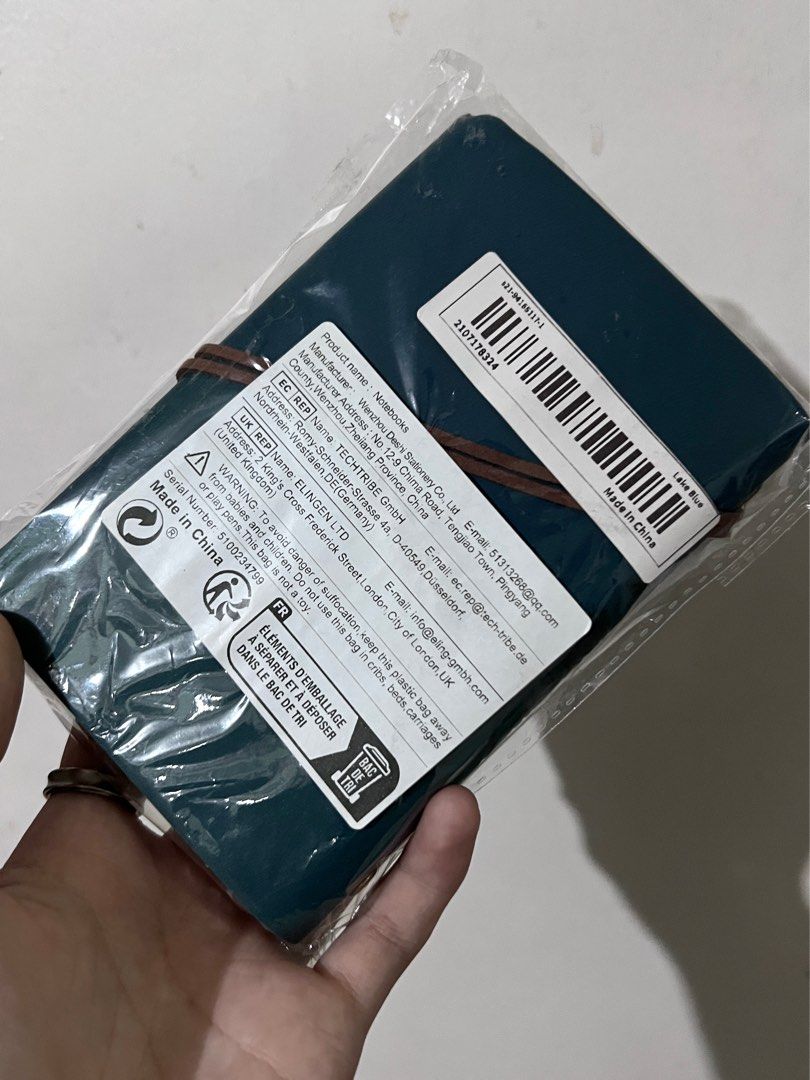 small diary notebook (Category: Stationery & School Supplies) located in Mandaluyong City. Submitted by cas_eng (Listing ID 1346493217, Image 2). Description: got this as a gift but i won’t use it because i don’t like to write no issues, never even touched it no refunds delivery, j&t, lalamove, grab.