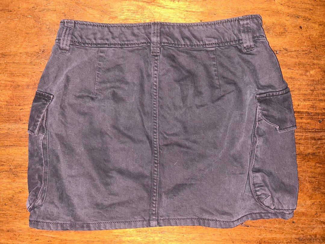 GU Grey Denim Maong Mini Skirt (Category: Skirts) located in Manila. Submitted by terraytastic (Listing ID 1346615412, Image 2). Description: Pleated denim skirt with ruffles Best fits M-L frames, high waisted Waist: fits 69-72 cm (exact 70 cm) Never worn outdoors and only fitted Bought from Japan (lowered price already) 🏷️ uniqlo MOP: Gcash MOD: JNT, GGX, Lalamove.