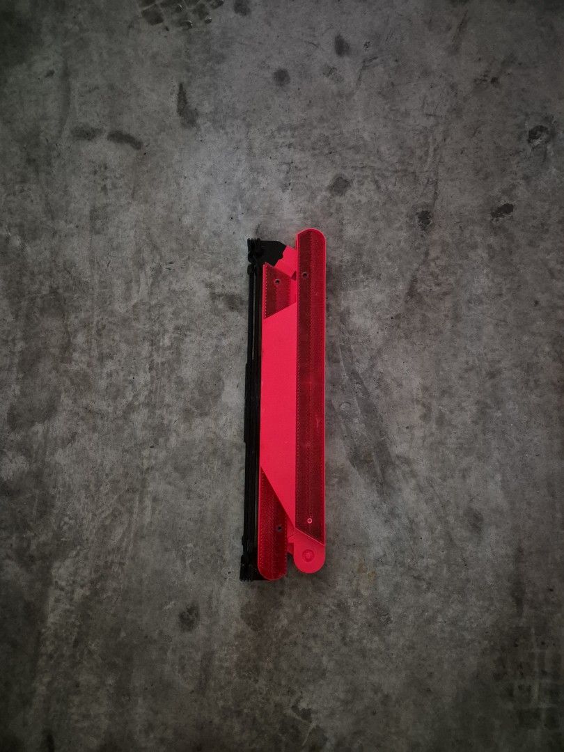 Hazard triangle (Category: Emergency Tools) located in Singapore. Submitted by notogst (Listing ID 1346567445, Image 2). Description: Never used.