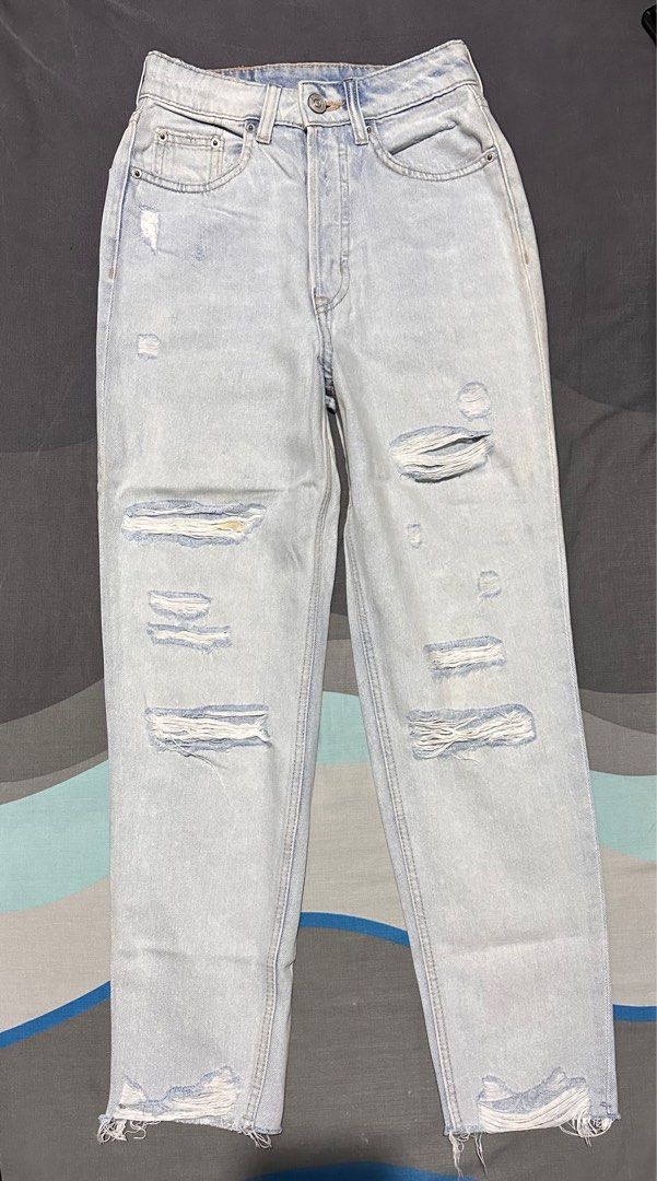 H&M Ripped Mom Jeans (Category: Jeans) located in Las Pinas. Submitted by aubryan (Listing ID 1346602276, Image 1). Description: In good condition Flaws: stains from storage Size: Eur 32 ( fits 24).
