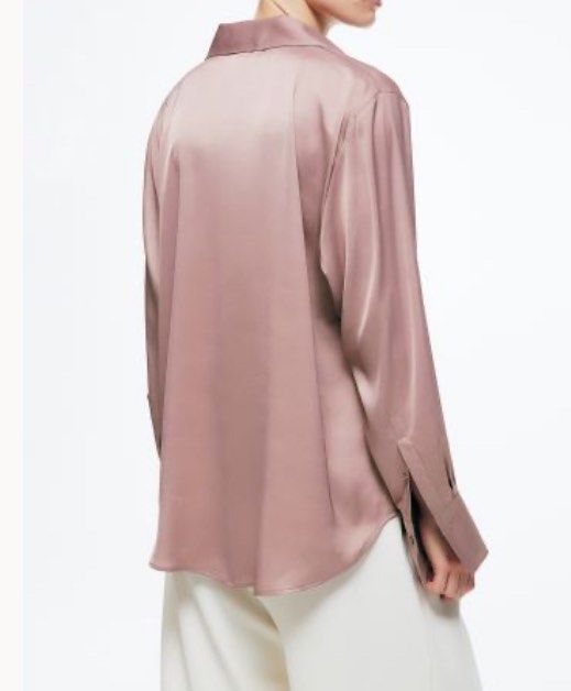 H&M V-neck Blouse in Old Rose (Category: Blouses) located in Quezon City. Submitted by xoxoreeree (Listing ID 1346522322, Image 2). Description: - used once only.