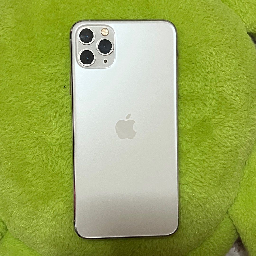 iPhone 11 Pro Max Silver 64gb (Category: iPhone 11 Series) located in Malolos. Submitted by preloveditemsbykim_ (Listing ID 1346556892, Image 1). Description: .