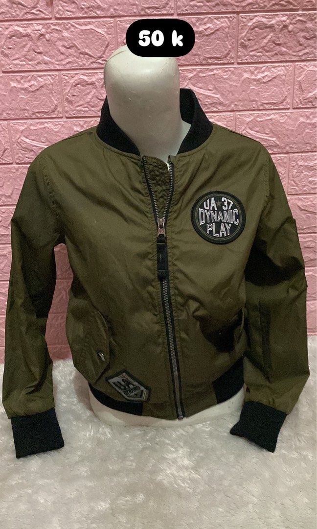 Jaket anak tanggung (Kategori: 8 hingga 12 tahun) berada di Medan. Dikirim oleh titin_secondstuff (ID iklan 1346493049, Gambar 1). Deskripsi: Umur 10-12 thun.