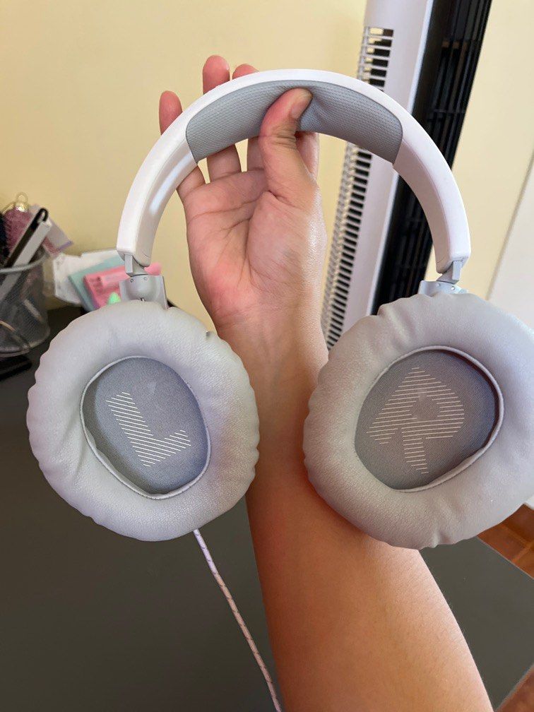 JBL White headphones (Category: Headphones & Headsets) located in Manila. Submitted by a_vendre (Listing ID 1346505170, Image 2). Description: No issue RFS: I upgraded .