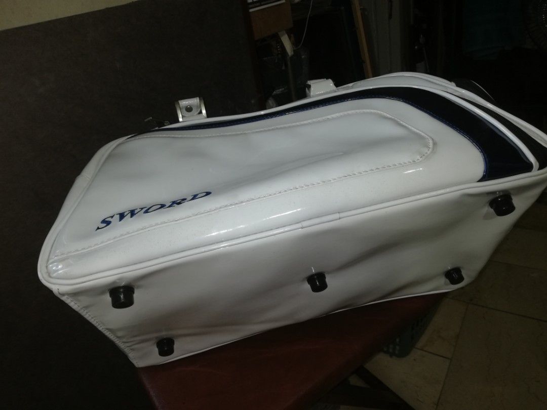 golf boston bag ( sword brand) (Category: Golf) located in Paranaque City. Submitted by 4thestate.surplusan (Listing ID 1346532795, Image 3). Description: sword golf boston bag, in mint condition. no sling. pls see photos 45cm x 26cm h x 23cm.