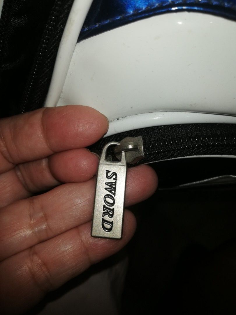 golf boston bag ( sword brand) (Category: Golf) located in Paranaque City. Submitted by 4thestate.surplusan (Listing ID 1346532795, Image 2). Description: sword golf boston bag, in mint condition. no sling. pls see photos 45cm x 26cm h x 23cm.