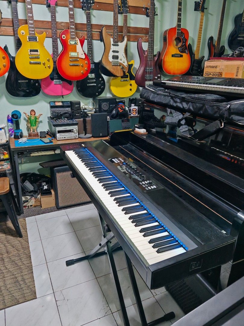 Komplete kontrol s88 midi keyboard controller (Category: Musical Instruments) located in Paranaque City. Submitted by yourhonorvoy (Listing ID 1346604395, Image 2). Description: 🎹🎹🎹 Komplete kontrol s88 midi keyboard 25k only With adapter(autovolts) With minor dents and scratches only 😍 👍Fresh internal 👍Na test ko Lang sa midi ampli, diko na test sa software. 👍Diko kabisado gamitin ito... 😍Ideal sa nakaka Alam Lang gamitin... 😁Walang sof