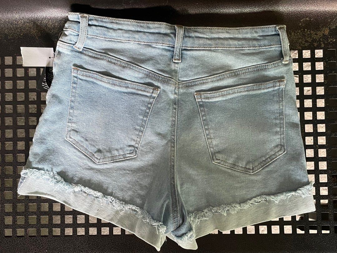 Light Wash Denim Shorts High-rise (Category: Shorts) located in Manila. Submitted by sweetbotique (Listing ID 1346517542, Image 2). Description: Brand: RE Generation by Celebrity Pink (US Brand) High-rise Light Wash Denim Shorts Curvy Short Size: 9/29 Length: 12 inches MOP: Gcash only ❌ NO COD Shipping: J&T / Lalamove - Shipping Fee to be shouldered by the buyer No return or refund Strictly payment first .