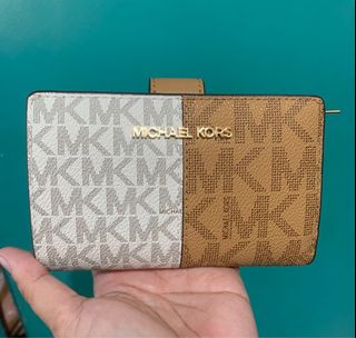 (Category: ) located in . Submitted by prettymariarosario (Listing ID 1346519155, Image 1). Description: .