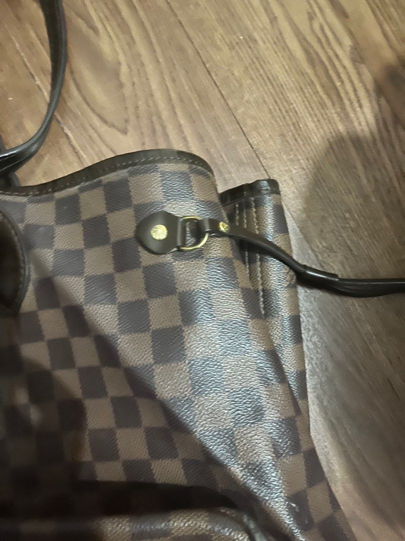 Never full tote bag (Category: Luxury Bags & Wallets) located in Rizal. Submitted by cassappl (Listing ID 1346505724, Image 3). Description: .