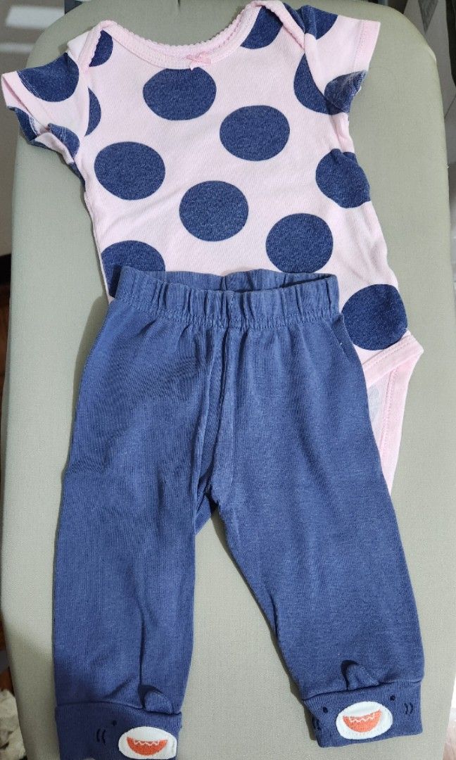 Onesie & Pants Terno (Category: Babies & Kids Fashion) located in Makati City. Submitted by declutteryu (Listing ID 1346652283, Image 1). Description: Size: 3-6mos on tag Material: Cotton.