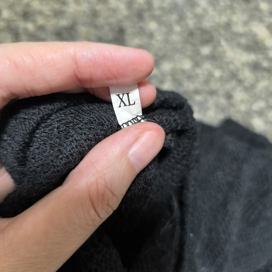 Pet Knitted Shirt XL (Category: Homes & Other Pet Accessories) located in Mandaluyong City. Submitted by willow_bear (Listing ID 1346656873, Image 2). Description: .