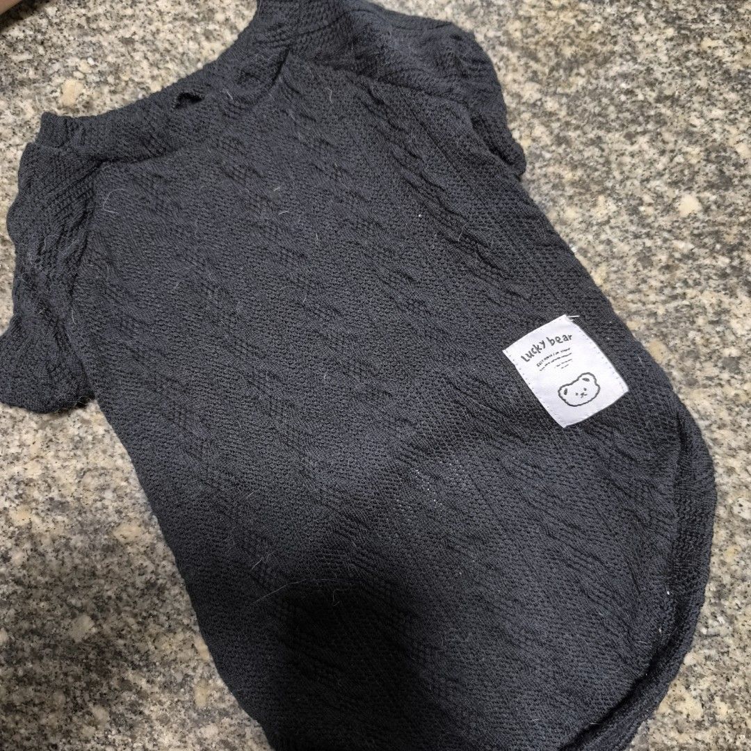 Pet Knitted Shirt XL (Category: Homes & Other Pet Accessories) located in Mandaluyong City. Submitted by willow_bear (Listing ID 1346656873, Image 1). Description: .