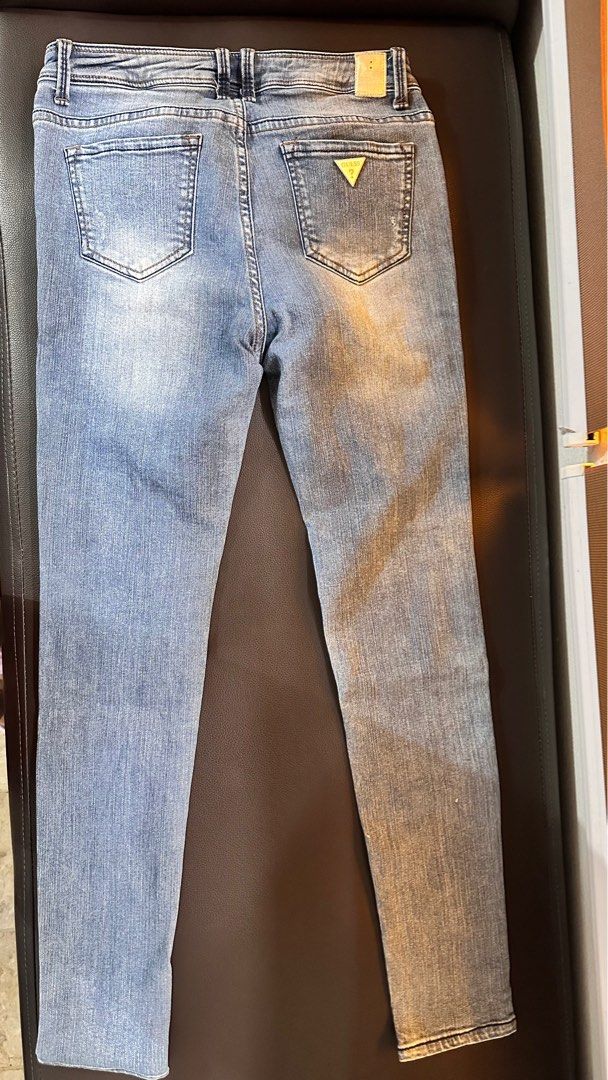 Preloved Guess Skinny Jeans (Category: Jeans) located in Quezon City. Submitted by DeclutterStuffs (Listing ID 1346531194, Image 2). Description: Preloved Skinny Guess Jeans size on tag - 28 Length - 37.