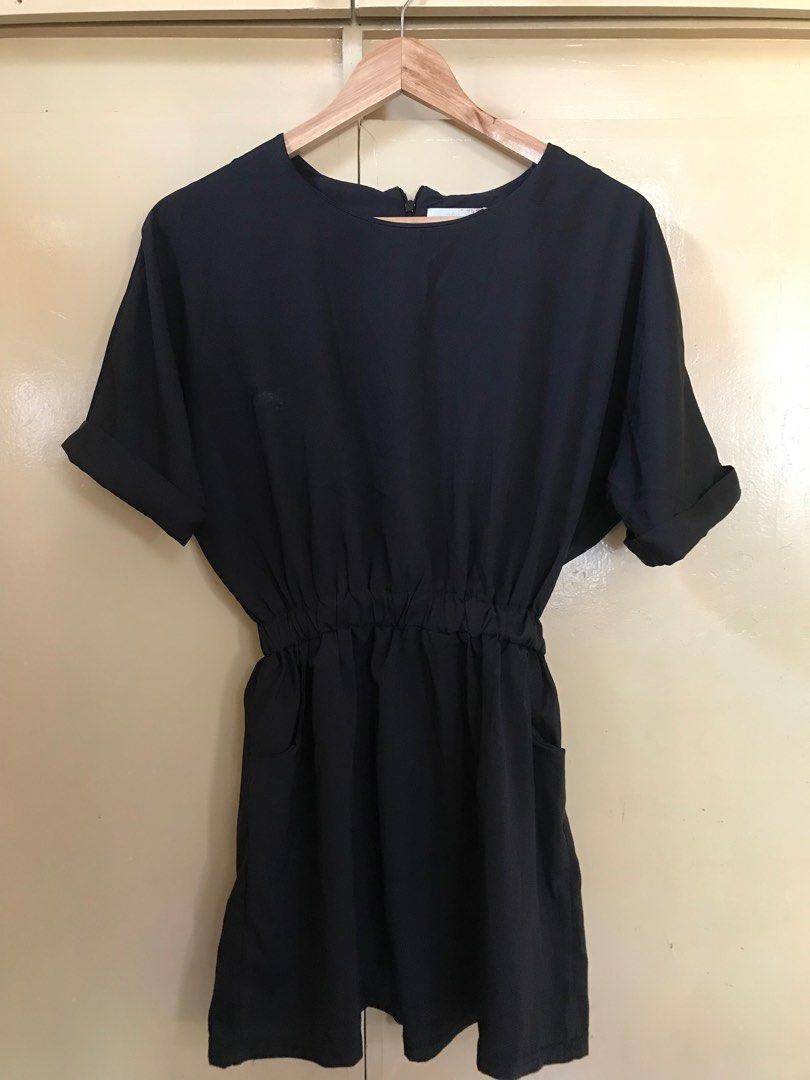 Romper Black (Category: Rompers) located in Lucena. Submitted by chic_cycle (Listing ID 1346566647, Image 1). Description: Romper with two side pockets in Black Best fit to Small-Medium✨.