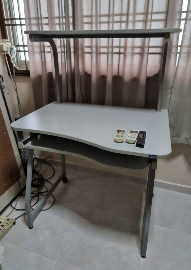 Sitoca Computer Table (Category: Tables & Sets) located in Singapore. Submitted by mengmre (Listing ID 1346655079, Image 1). Description: Table top is 90cm x 70cm. Table height 72cm..