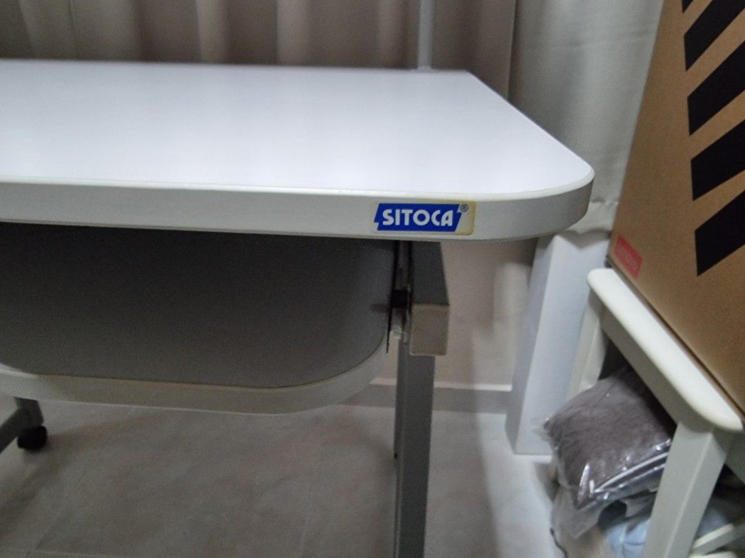 Sitoca Computer Table (Category: Tables & Sets) located in Singapore. Submitted by mengmre (Listing ID 1346655079, Image 2). Description: Table top is 90cm x 70cm. Table height 72cm..