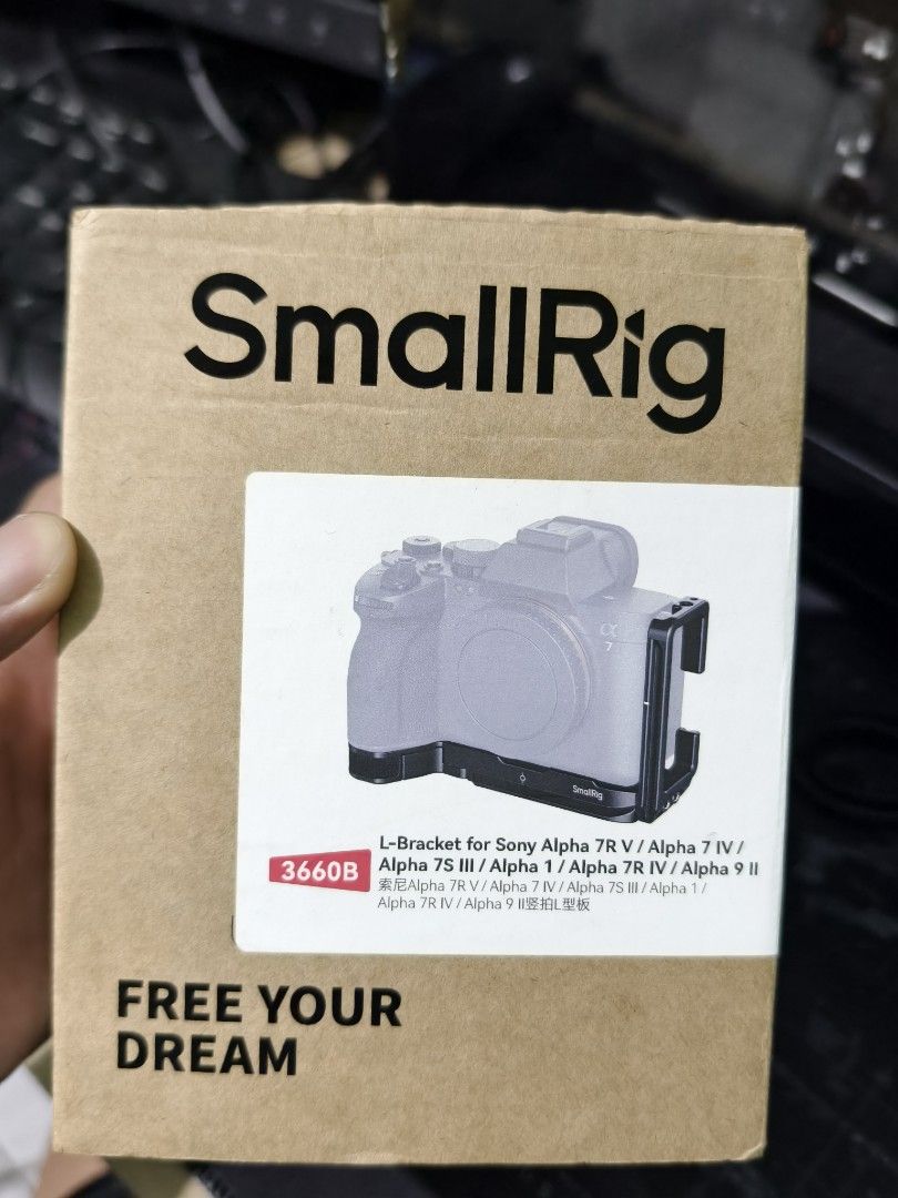 SmallRig L-Bracket for Sony (Category: Camera Bags & Carriers) located in Manila. Submitted by rogiesan (Listing ID 1346622397, Image 1). Description: L-Bracket for Sony A7IV, A7RV, A7SIII, A1 A9 II and A7RIV Bnew, mas nauna dumating yung cage Sampaloc manila.