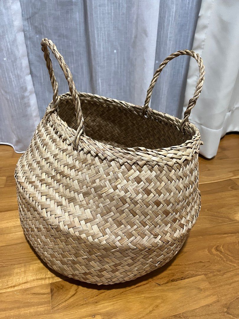 Storage baskets (Category: Storage Boxes & Baskets) located in Singapore. Submitted by ccy1962 (Listing ID 1346608613, Image 2). Description: Good condition, 2 pc for $10.