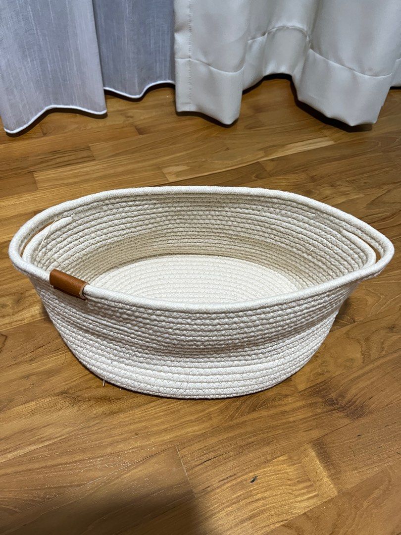 Storage baskets (Category: Storage Boxes & Baskets) located in Singapore. Submitted by ccy1962 (Listing ID 1346608613, Image 3). Description: Good condition, 2 pc for $10.