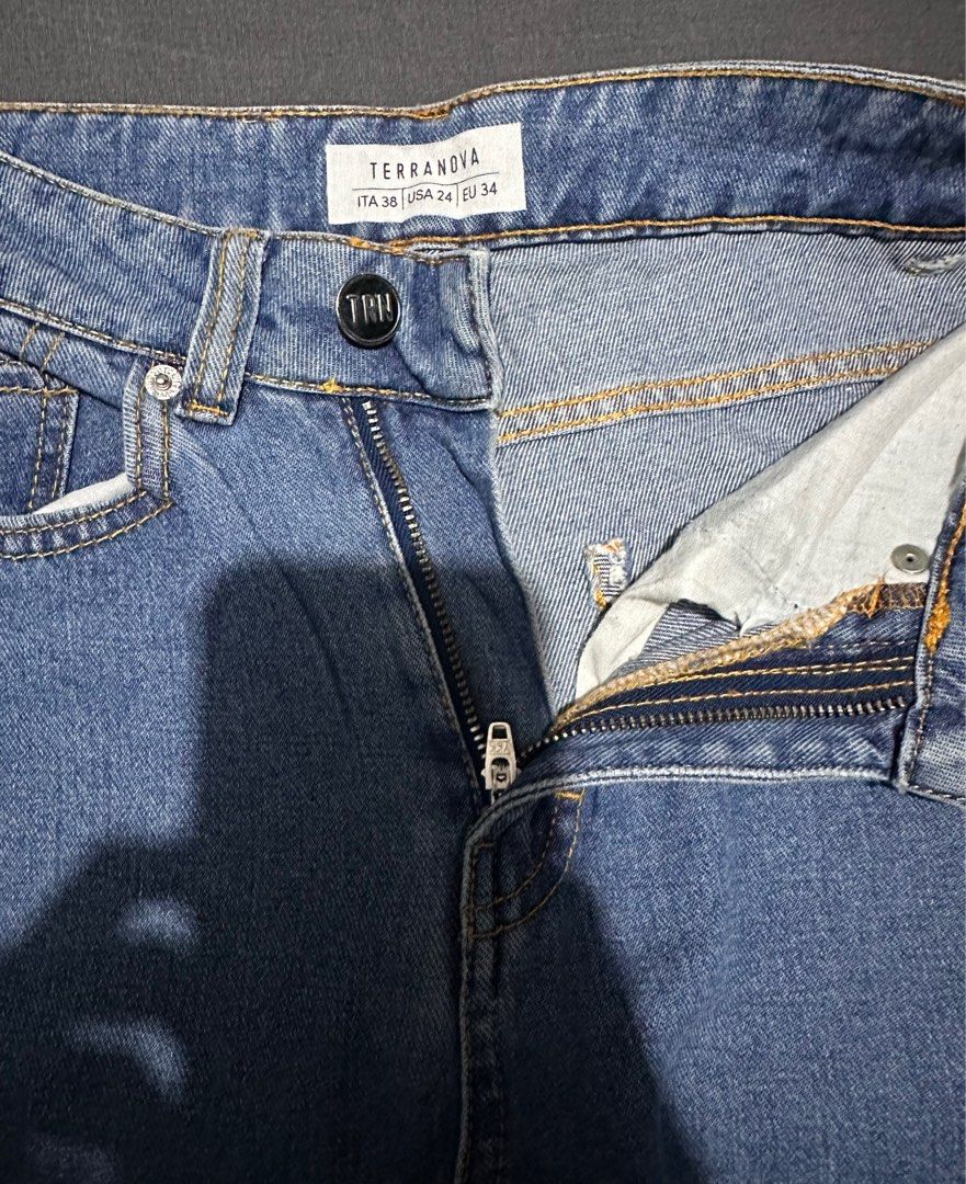 Terranova Mom Jeans (Category: Jeans) located in Las Pinas. Submitted by aubryan (Listing ID 1346602817, Image 2). Description: In excellent condition Lightly used Size: Eur 34 (Fits 24-25).