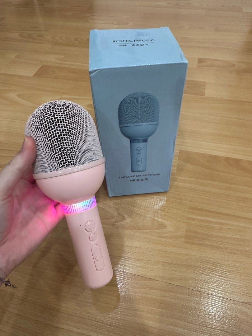 Toy karaoke microphone