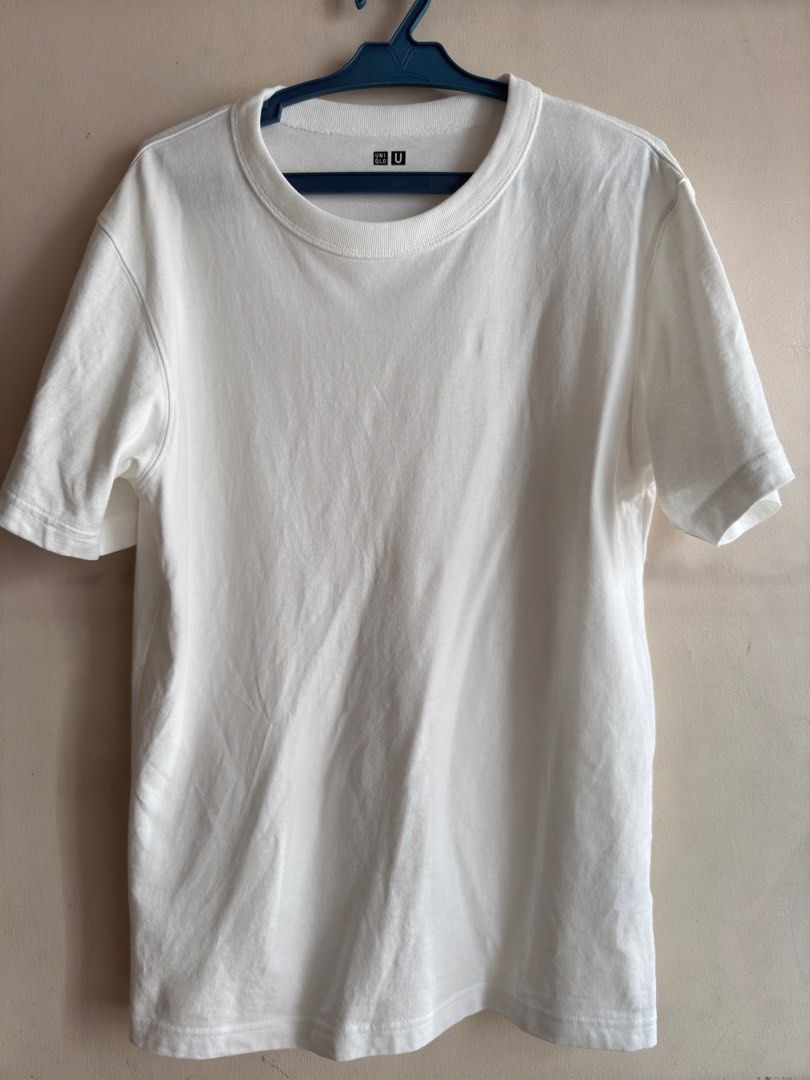 Uniqlo Crew Neck Shirt (Category: Tshirts & Polo Shirts ) located in Quezon City. Submitted by mrbee07 (Listing ID 1346496104, Image 1). Description: In excellent condition. Never used. Nilabhan lang.