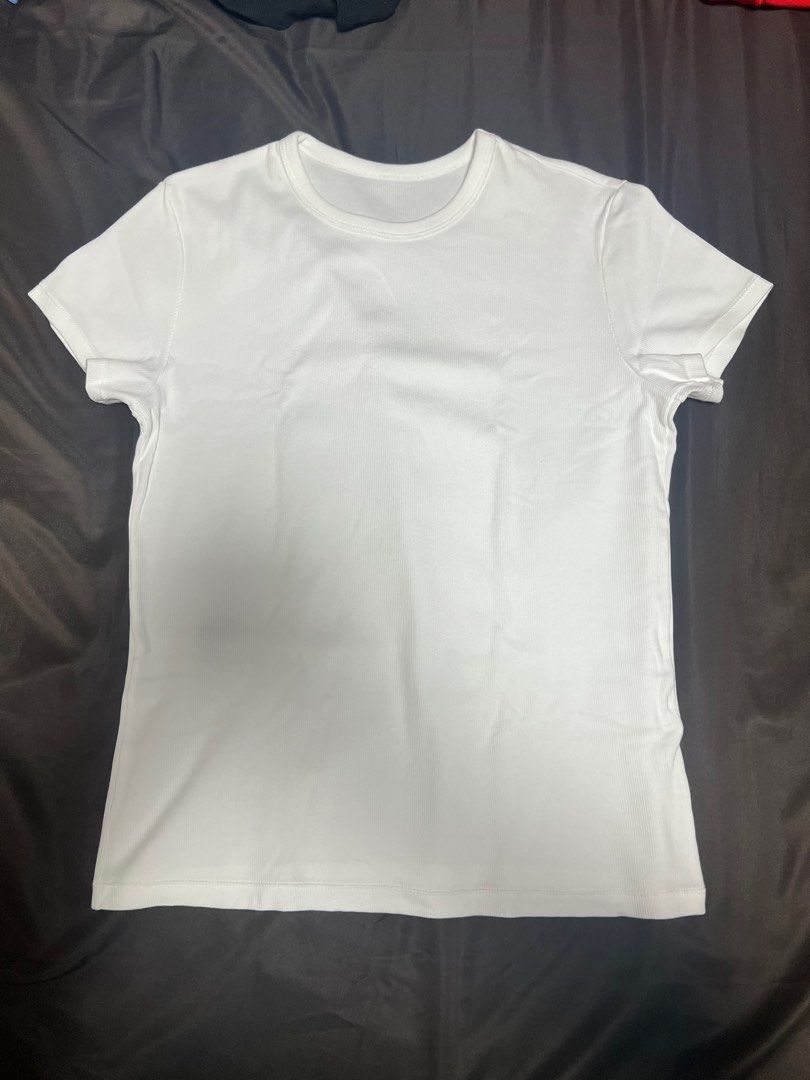 Uniqlo Soft Ribbed Short Sleeves Tshirt (Category: Shirts) located in Quezon City. Submitted by 091288 (Listing ID 1346524807, Image 1). Description: Never worn No issue White, black and pink Size: XL Bought wrong size 2 for 1100 Fixed price Retails 790 each at Uniqlo Black - 2 White - 2 Pink - 1.