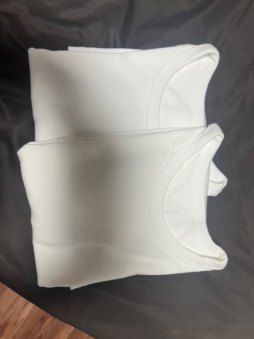 Uniqlo Soft Ribbed Short Sleeves Tshirt (Category: Shirts) located in Quezon City. Submitted by 091288 (Listing ID 1346524807, Image 3). Description: Never worn No issue White, black and pink Size: XL Bought wrong size 2 for 1100 Fixed price Retails 790 each at Uniqlo Black - 2 White - 2 Pink - 1.