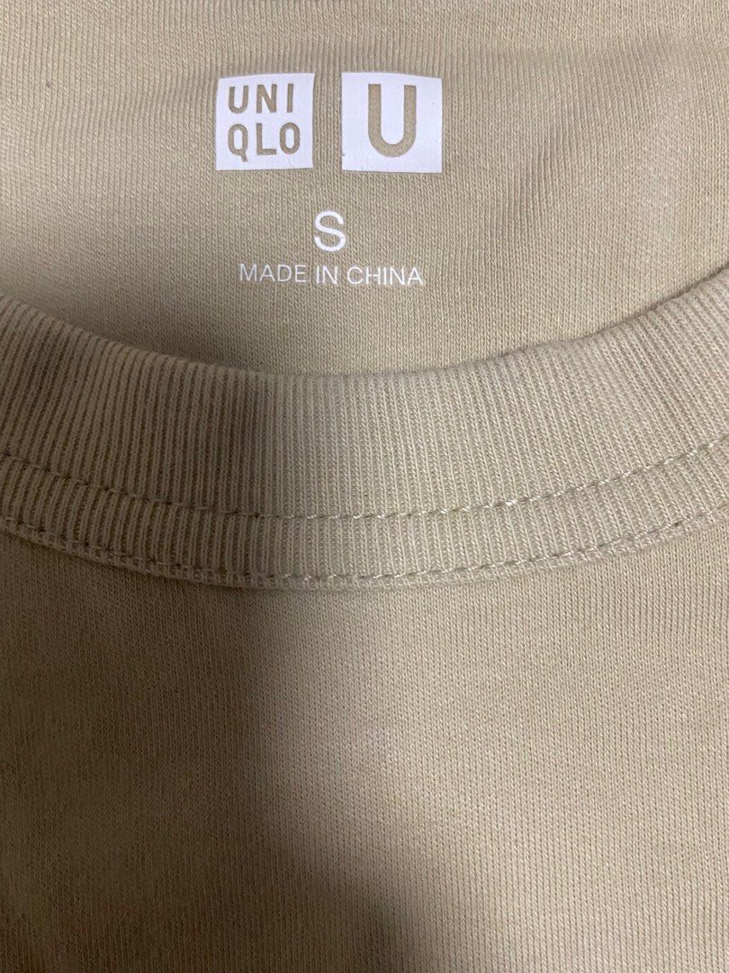 Uniqlo T-shirt (Category: Shirts) located in Quezon City. Submitted by declutterbynini (Listing ID 1346635320, Image 2). Description: never worn it was a gift but it doesn’t fit me that well brand new without tags!.