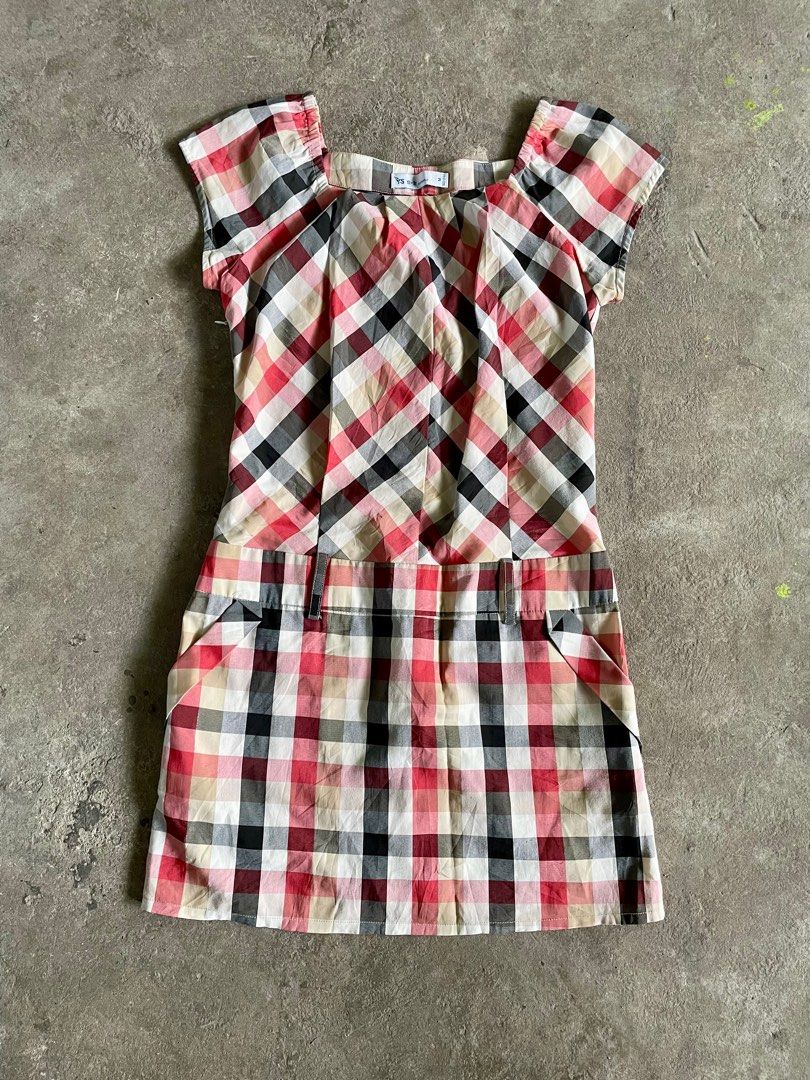 Vintage Casual Checkered Dress (Category: Dresses) located in Manila. Submitted by sweetbotique (Listing ID 1346527916, Image 1). Description: Vintage Checkered Dress Size: Small to Medium Length: 23 inches - No flaws / no issues / no damage MOP: Gcash only ❌ NO COD Shipping: J&T / Lalamove -Shipping fee to be shouldered by the buyer No return or refund Strictly payment first.