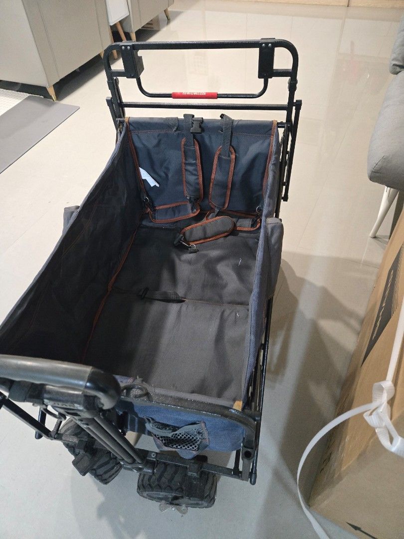 Wagon (Category: Strollers) located in Singapore. Submitted by ms_kayla (Listing ID 1343567274, Image 3). Description: Complete set with rain cover also.