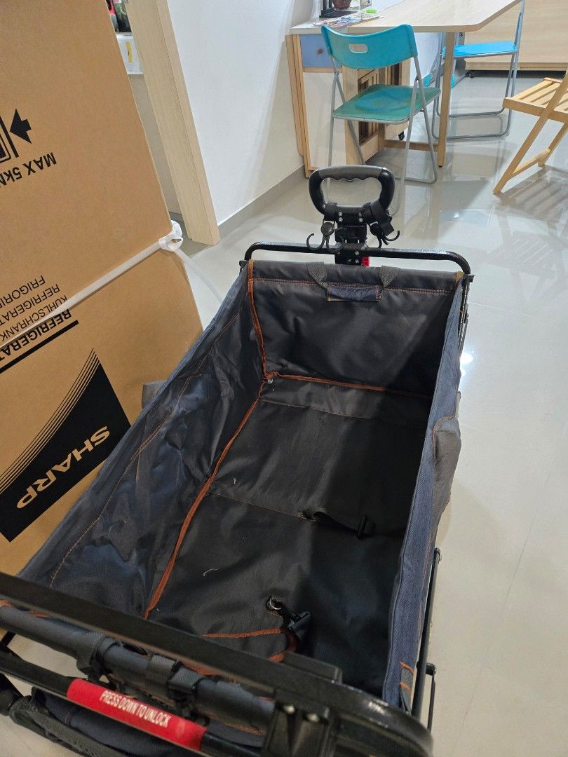 Wagon (Category: Strollers) located in Singapore. Submitted by ms_kayla (Listing ID 1343567274, Image 4). Description: Complete set with rain cover also.