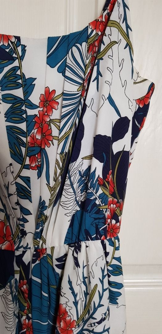Zalora Summer Midi Dress (Category: Dresses) located in Quezon City. Submitted by bbbts1268 (Listing ID 1346577725, Image 3). Description: worn once adjustable spaghetti straps zippered back with pockets last price 800 ONLY delivery / shipping fee at buyer's expense.