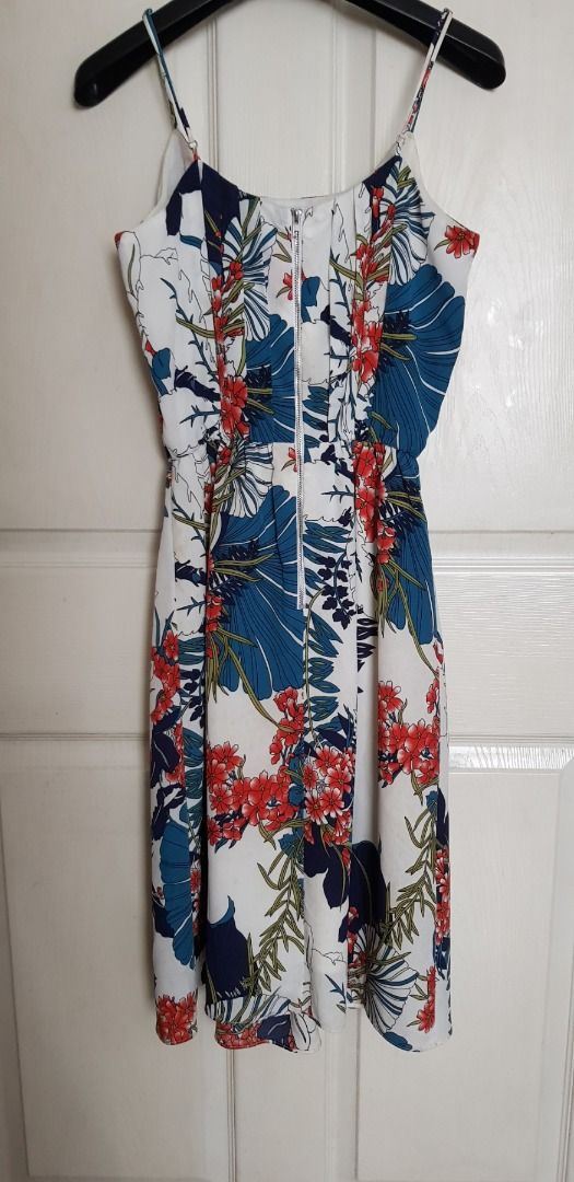 Zalora Summer Midi Dress (Category: Dresses) located in Quezon City. Submitted by bbbts1268 (Listing ID 1346577725, Image 2). Description: worn once adjustable spaghetti straps zippered back with pockets last price 800 ONLY delivery / shipping fee at buyer's expense.