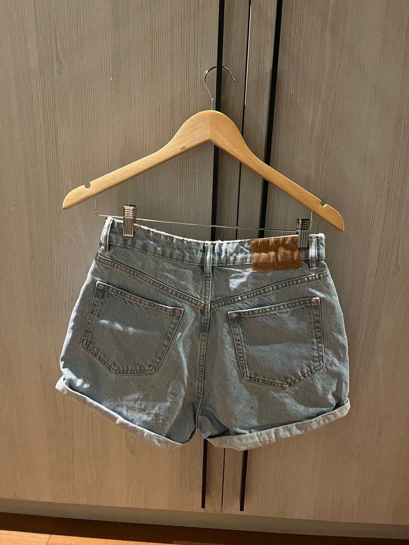 Zara Mom Fit Jean Shorts (Category: Shorts) located in Quezon City. Submitted by prebyj (Listing ID 1346604755, Image 2). Description: .