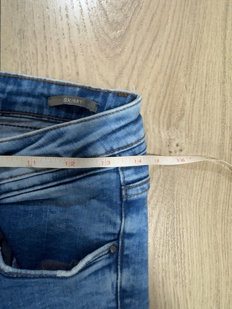 Zara trf skinnyjeans US6 (Category: Jeans) located in Quezon City. Submitted by starg888 (Listing ID 1346507247, Image 3). Description: Original zara jeans Sz US6 Swipe pics for details.