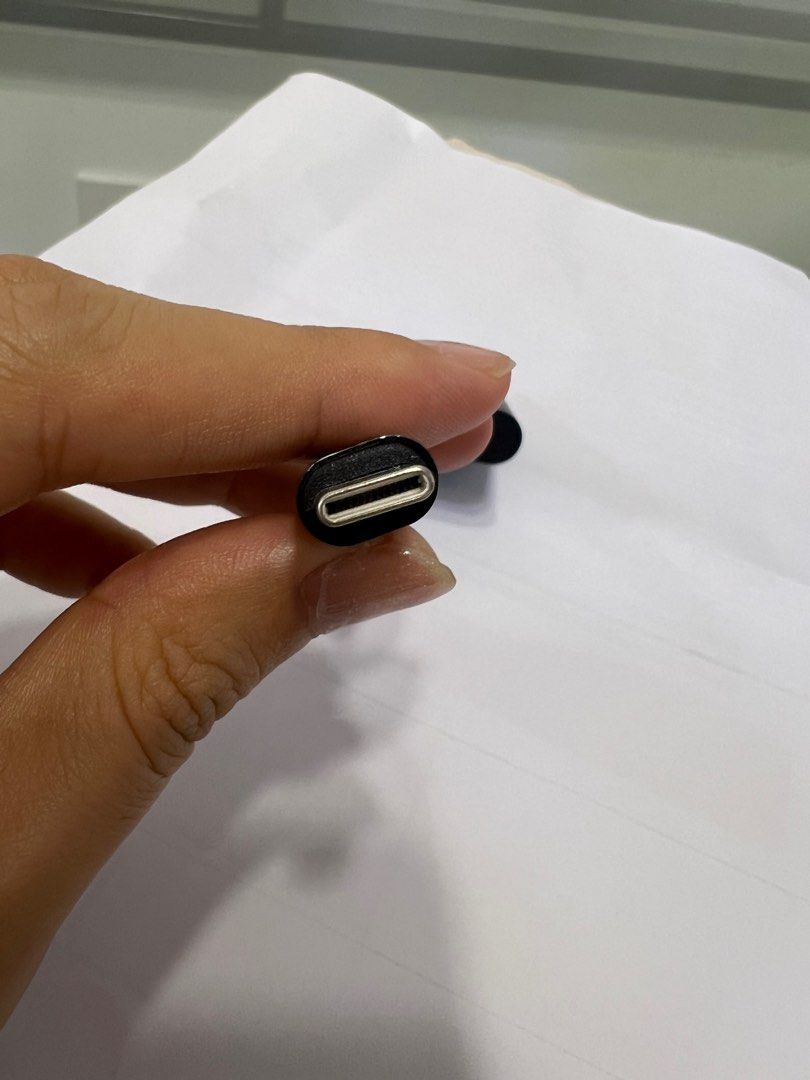 Adaptor (Category: Cables & Adaptors) located in Singapore. Submitted by krisqi (Listing ID 1346704584, Image 2). Description: .