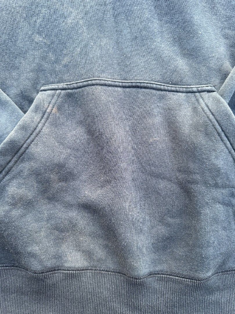 Adidas Hoodie (Category: Coats, Jackets and Outerwear) located in General Santos City (Dadiangas). Submitted by byph_ (Listing ID 1346751160, Image 2). Description: ❗Walang nalalagay na size pero fit hanggang medium-small ❗21x27 dimensions ❗issues: bleach stain.